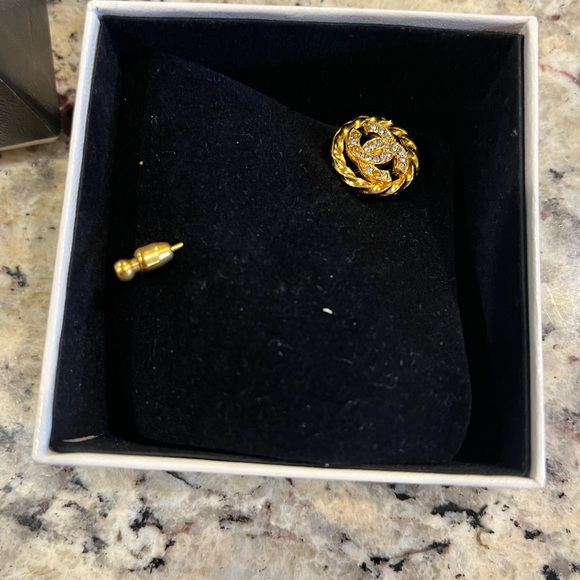 Vintage chanel  gold cc brooch pin - Picture 1 of 10
